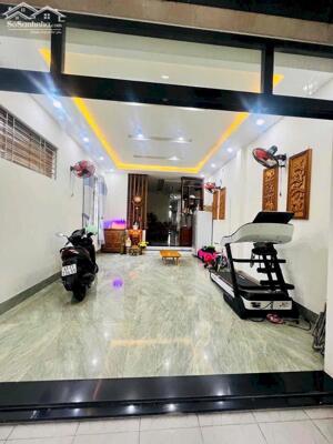 ⭐ CHO THUÊ NHÀ 2 TẦNG ĐƯỜNG LÊ VĂN LINH, CẨM LỆ ⭐ Diện tích: 90m²