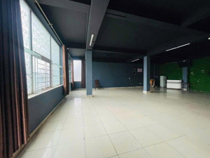 cho thuê mbkd 400m2 - 18tr/th - tại ngọc lâm - sát mipec - thông sàn - làm vp, lớp học - bi a