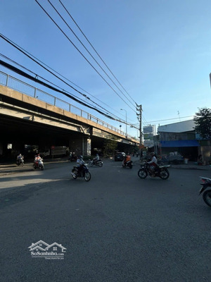 bán gấp đất đường nguyễn văn quỳ, quận 7. dt 160m2. ngang 6,1 nở hậu. giá 10,4 tỷ