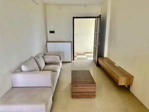 cho thuê căn 2pn-1wc nội thất đủ, vào ở luôn. tầng trung cao thoáng mát, ban công hướng đông.
