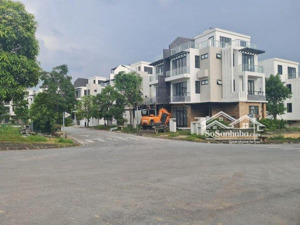 chính chủ cần bán biệt thự song lập tiền đất giá 7.5 tỷ, xây dựng 1.7 tỷ, dt 180m2. lh: 0964588966
