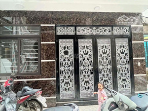 cần cho thuê nhà thanh liêt -thanh trì .dt90m2 x4t , ô tô đỗ cửa .đủ đh.nl.ở ,vp. công ty.giá 24 tr