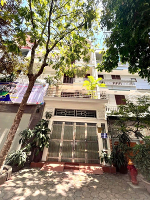 cho thuê gấp nhà kđt văn quán 80m x 5 tầng chỉ 20 triệu 0903409888