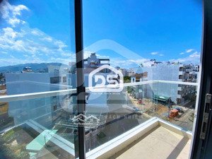 nhà view phố, trung tâm thành phố, gần biển, 60m2