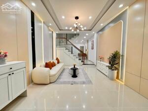 CHO THUÊ NHÀ ĐẸP 2 TẦNG KIỆT NGUYỄN HOÀNG – FULL NỘI THẤT TIỆN NGHI