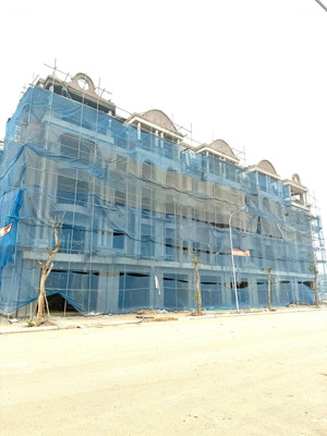 bán nhanh căn shophouse đối diện hồ, công viên cây xanh
