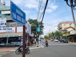 cho thuê nhà 2 lầu kinh doanh sầm uất gần ngã tư lê duẩn