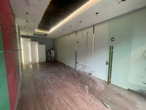 cho thuê nhà mặt phố hàng chuối 50m2 x 2 tầng, mt 5m, giá 40tr