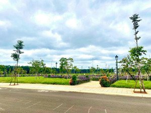 đất kđt ân phú không khuyết điểm, đối diện hoa viên