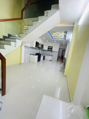 cho thuê nhà 3 tầng mặt tiền: trưng nữ vương, hải châu (ngang 4m)