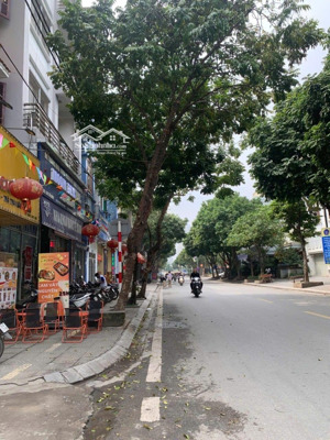 tôi cần bán đất ngô thì nhậm hà đông, dt 100m2 x mt 7.8m, ô tô tránh, kinh doanh, sổ đỏ. giá: 27 tỷ