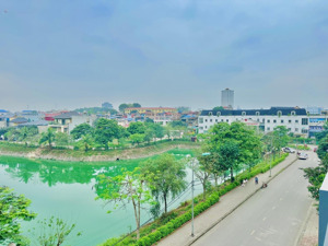đã từng mơ mỗi sáng thức dậy, mở cửa ra là thấy mặt hồ xanh mát trải dài trước mắt chưa ạ?