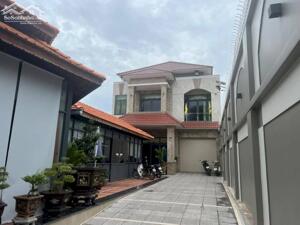  Cần Bán 01 nhà và đất khu vực mệnh danh khu kim cương Bao gồm có sẵn 1 căn Biệt thự mái Nhật được thiết kế theo phong cách hiện đại