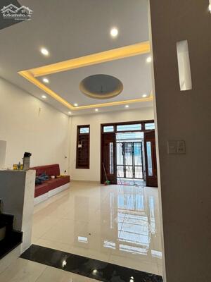Cho thuê nhà mặt tiền Nguyễn hữu cảnh