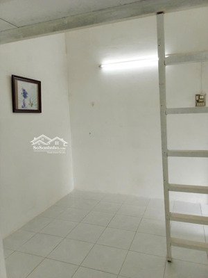 phòng sạch- đẹp . giá thuê 1tr6/ tháng phù hợp với người đi làm gần khu cn