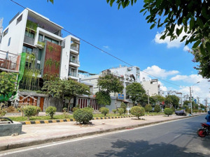 bán cặp đôi nhà cấp 4 - mặt tiền đường hiền vương, phường phú thạnh, quận tân phú. ngang 7,7x21met.