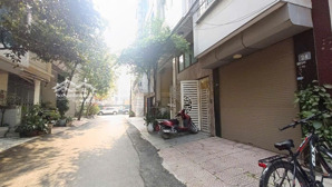 bán nhà phân lô hồ linh đàm 50m - vỉ hè - ô tô tránh - kinh doanh sầm uất . giá nhỉnh 13 tỷ !
