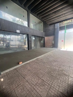cho thuê trệt gác trống suốt 900m2 đường phạm hùng , quận 8 . lh 0774741248