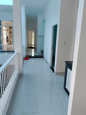 nhà chính chủ 1 trệt 1 lầu, ngang 8m. 200tc, đất sạch phủ hồng tại long phước, bà rịa, vt.