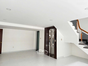 bán căn shophouse đã hoàn thiện ngay trục cổng chính giá 7,68tỷ, nằm đường thái sơn 2. 0909.063.369