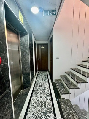toà ccmn cầu diễn 105m², 7 t thang máy, đầy đủ pccc. 24 phòng kk, dòng tiền 1,2 tỷ/ năm
