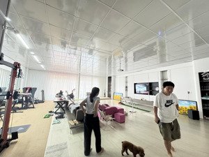 cho thuê mặt bằng gần phạm văn đồng . dtsd 400 m2. khu du lịch