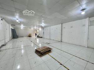 190m2 kho hàng khu vực trung hòa cần cho thuê, có bảo vệ, 28tr/th
