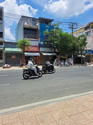 chính chủ cho thuê đất mặt tiền giá 12tr/tháng 300m2, đường lớn. lh 0988.600.775