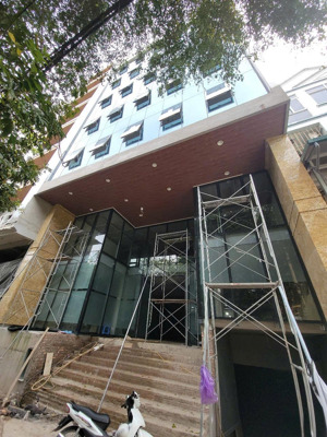 cho thuê toà nhà mới cứng phố phùng hưng 250m2, 9 tầng 1 hầm, thông sàn, thang máy