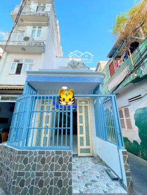 cho thuê nhà 4 phòng ngủ 171 tôn đản quận 4
