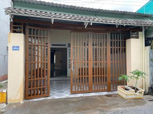 bán nhà mặt tiền sổ hồng riêng giá tốt
