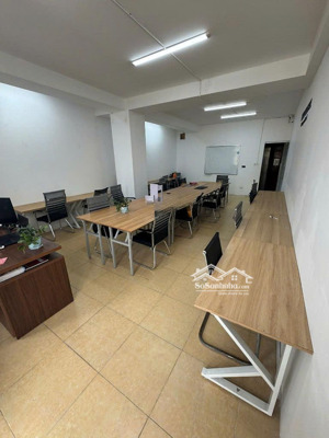 cho thuê văn phòng phố hoàng quốc việt, diện tích 55m2 giá thuê 9tr/tháng, liên hệ 0332017470