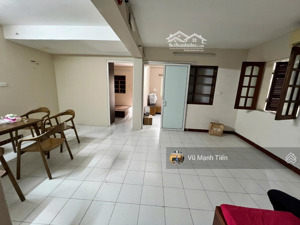 bình yên, căn hộ 2 ngủ thoáng phạm ngũ lão 80 m2 đồ cơ bản, giá thuê 14.5 triệu/tháng. có ban công