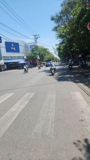 quý khách quan tâm nhà mặt phố không thể bỏ qua căn nhà 3 tầng mặt tiền phan đình phùng vị trí đẹp
