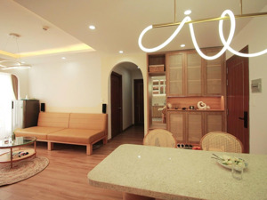 bán căn hộ 93,5 m2, 3 pn , 2 wc , view đông mát , nội thất cao cấp giá 3,65 tỷ , lh 0906549479 sơn