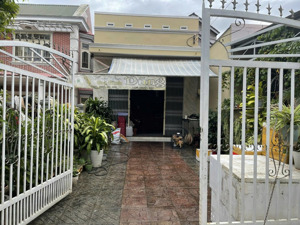 bán nhanh căn nhà trung tâm liên nghĩa đức trọng, cách chợ 300m, cách đường thống nhất 50m