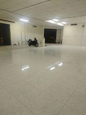 cho thuê kho góc 2 mt bình lợi p. 13 bình thạnh, dt: 20x15m. gần phạm văn đồng p. 13. giá 32tr/th