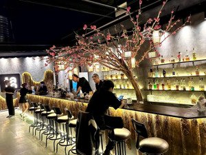 sang quán rooftop bar cộng hòa p4,tân bình, 8x30m, đủ thiết bị, 399tr