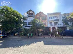 Biệt thự mặt tiền đường 20mét KDC Nam Long