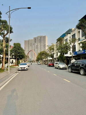 chỉ 18tr /tháng sở hữu thuê căn hộ 100m2 full nội thất cao cấp kđt ecopark