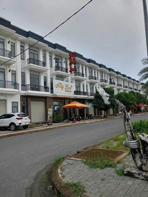 bán gấp shophouse mặt tiền the sol city, 3,5 tấm, giá 4 tỷ 950, lh 0901762379