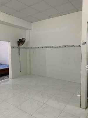 cho thuê phòng trọ gồm 1 phòng ngủ riêng, bếp, trên gác, gần chợ bửu đóa, cổng riêng 2 phòng