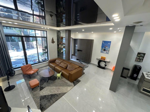 bán gấp biệt thự dt: 7x18m. 3 tầng. full nội thất. hưng thái pmh q7 giá: 37,5tỷ(tl) lh: 0938888299