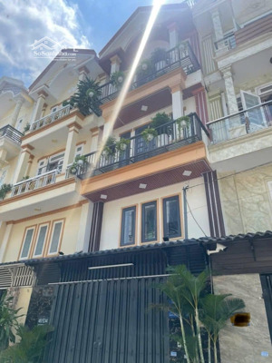 đi nước ngoài định cư bán gấp nhà ở đường bùi minh trực, phường 6, quận 8, giá 2 tỷ 500 triệu