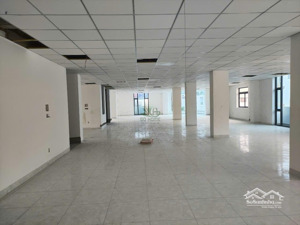 cho thuê mặt bằng kinh doanh vị trí đẹp đường thích quảng đức ngang 16m giá 50 triệu/tháng