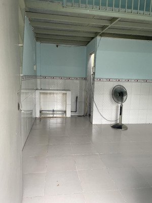 phòng lớn sạch đẹp, mặt tiền đường hẻm, thoáng mát, không gian riêng tư. giờ giấc tự do