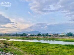 Bán lô view trực diện Sông Tắc, Nha Trang ngang 10mx15m. Tại tái định cư Thuỷ Tú, Vĩnh Thái. Diện tích: 150m2 hướng Đông Bắc giá bán 6 tỷ. LH 0987471611 zalo