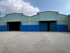 Kho 1100 m2 Cặp quốc lộ 1A lộ container
