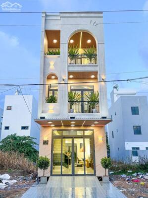 BÁN NHÀ 2 LẦU MỚI XÂY KDC HỒNG LOAN ĐƯỜNG D7 , CÓ HẺM KỸ THUẬT BÊN HONG FULL NỘI THẤT CAO CẤP