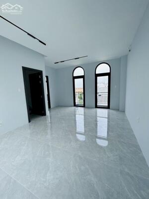 CHO THUÊ NHÀ PHỐ 5 TẦNG – THANG MÁY – VỊ TRÍ VÀNG KINH DOANH TẠI VINHOMES GRAND PARK